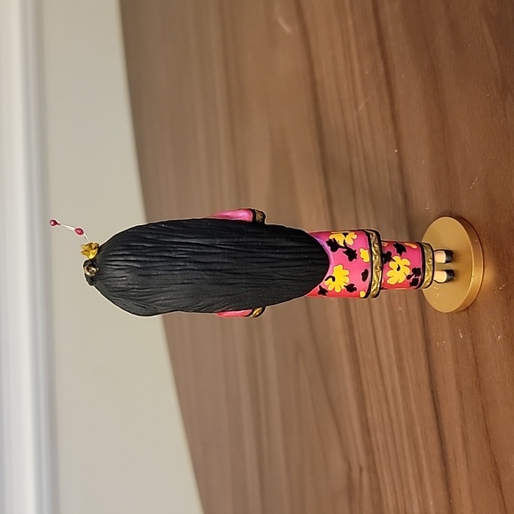 Chinese Barbie Dolls of the World 1997 - Picture 4 of 13